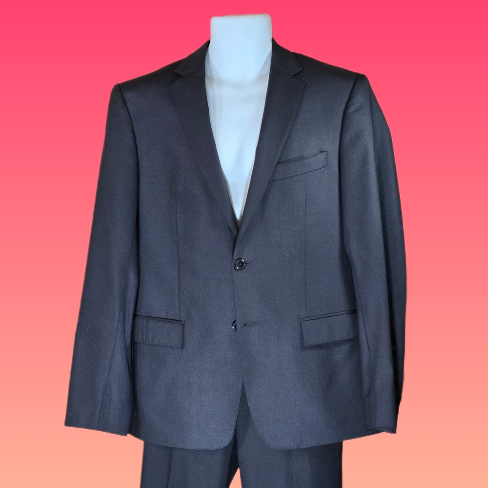 Timeless Vesace Suit with Notched Lapels - Picture 5 of 16